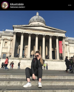 Image of instagram user posing in front of London's National Gallery