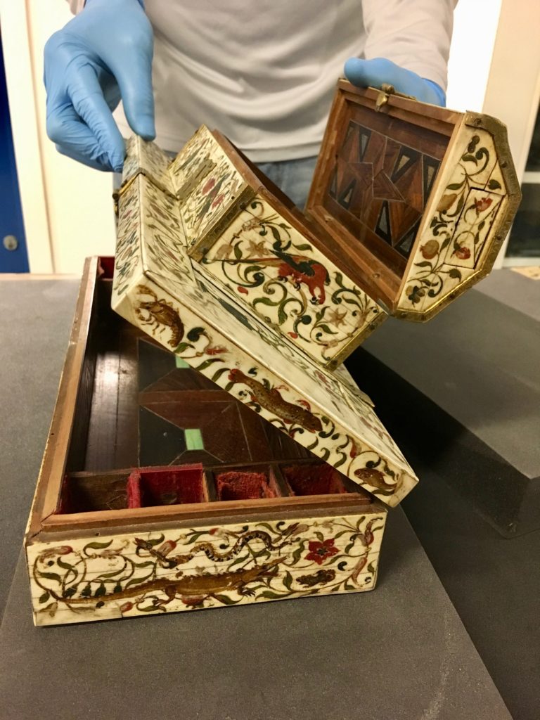 Choosing an object to illuminate - Illuminating Objects